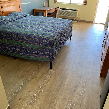 Guest Inn And Suites Houston Room photo