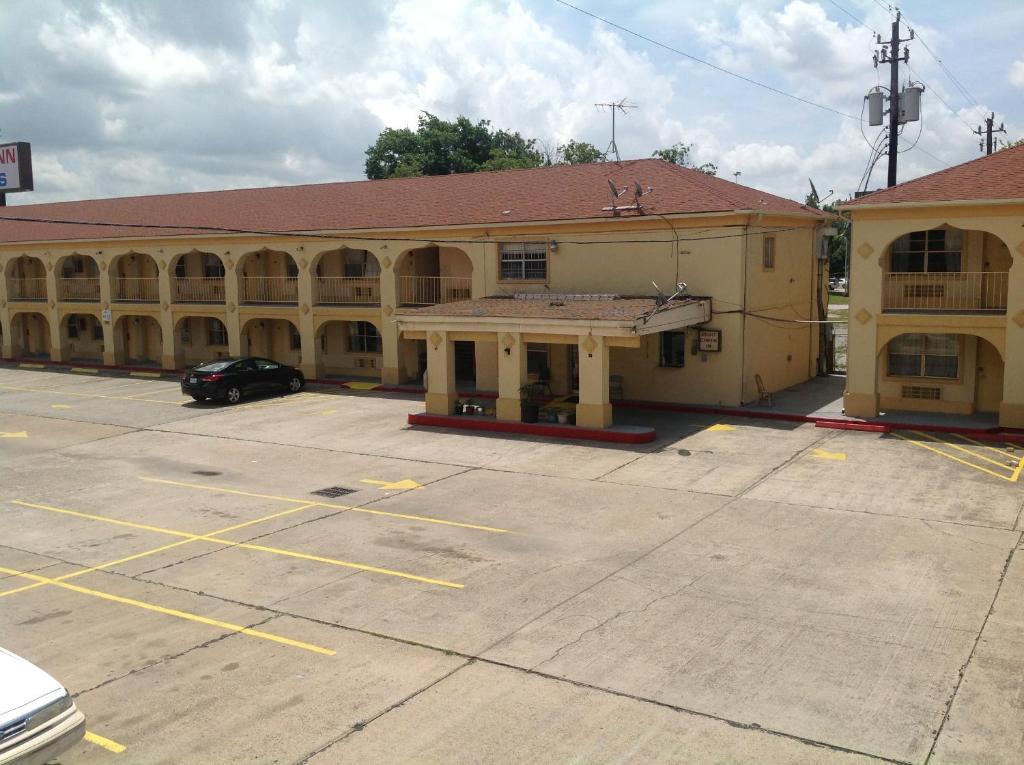 Guest Inn And Suites Houston Exterior photo