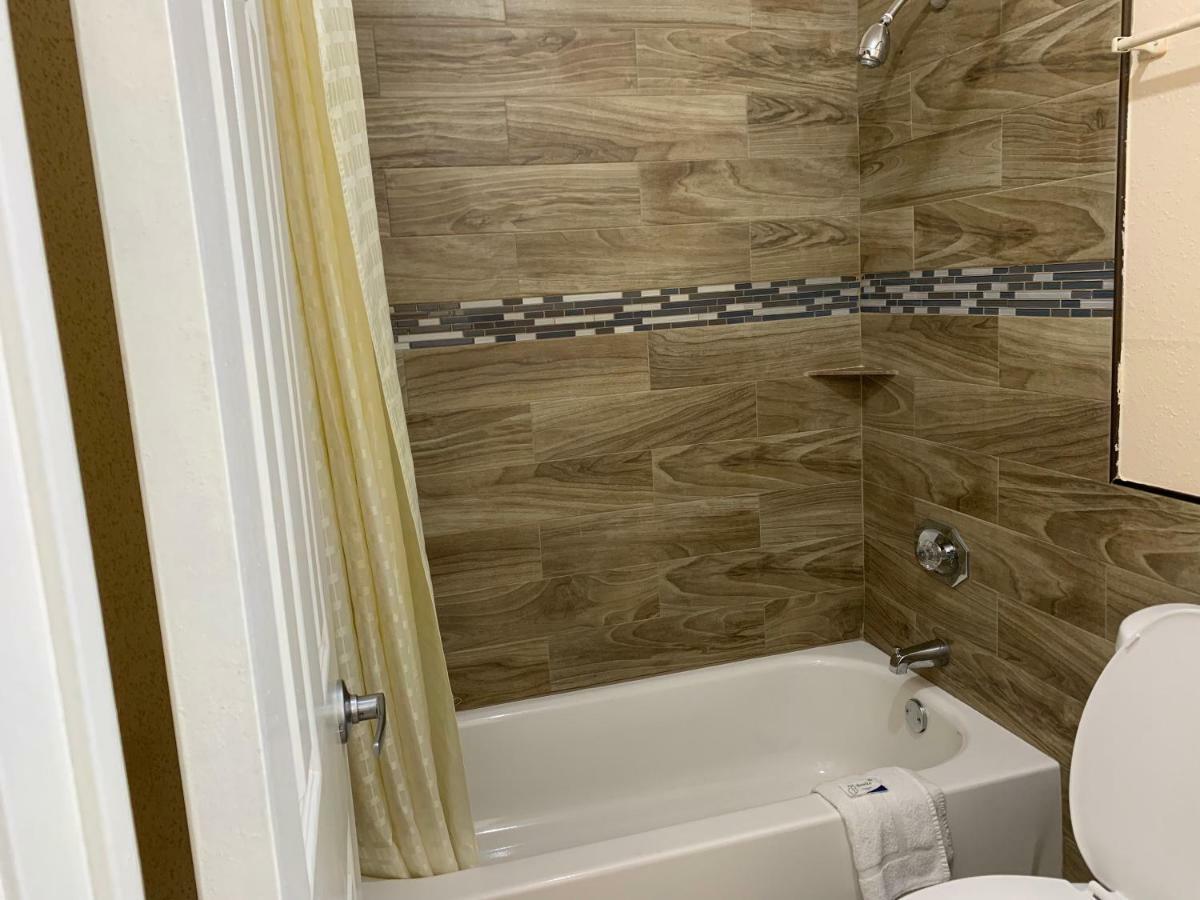 Guest Inn And Suites Houston Room photo