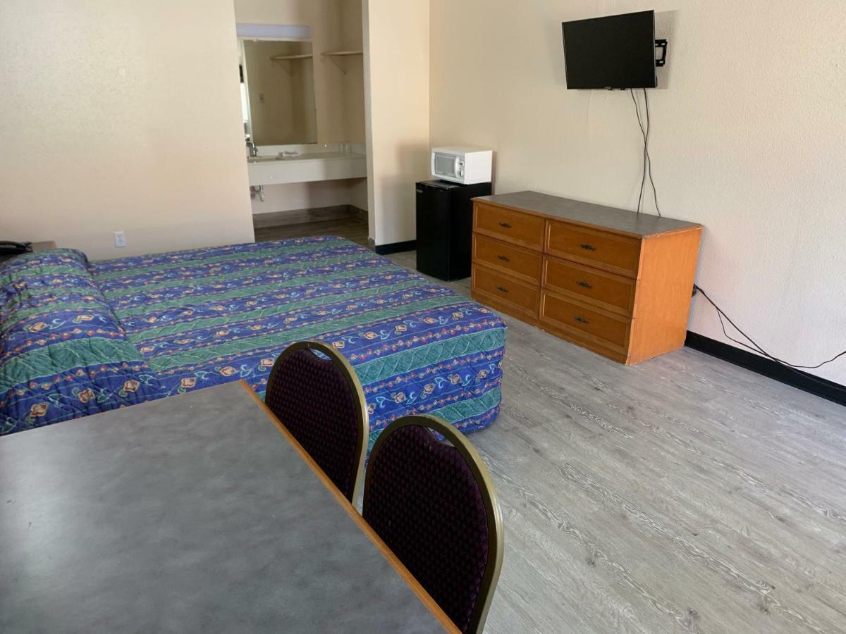 Guest Inn And Suites Houston Room photo